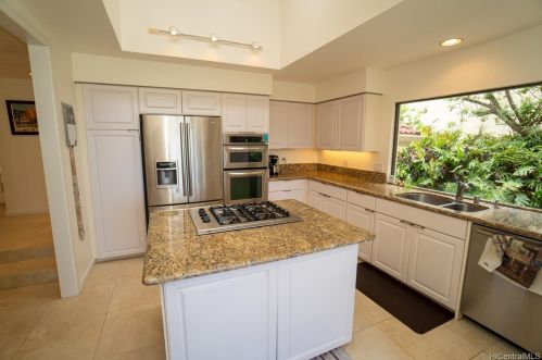 1072 Kaumoku St, Honolulu HI  96825-1306 exterior