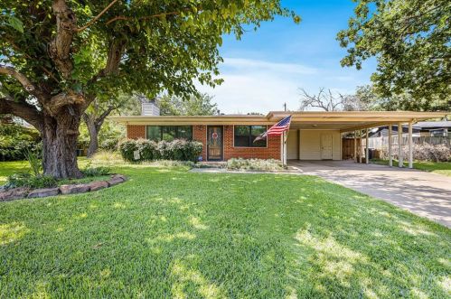 1927 Puritan Dr, Irving, TX 75061-2026
