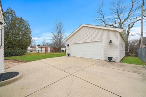 8222 Harlem Ave, Niles IL  60714-2658 exterior