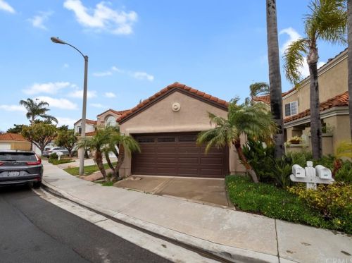 35 Del Perlatto, Irvine CA  92614-5359 exterior
