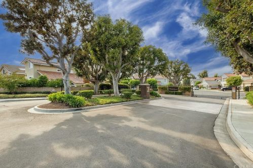 3 Descanso, Irvine CA  92620-1843 exterior