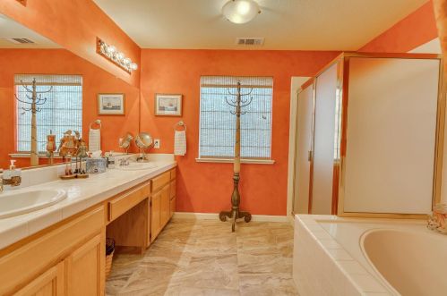 1746 Fir Dr, Los Banos CA 93635-5236 exterior