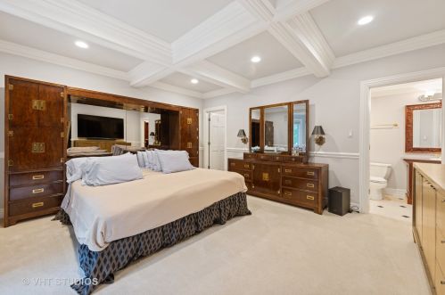 9301 Falling Waters Dr, Willowbrook IL  60527-0718 exterior