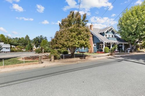415 Pitt St, Jackson, CA 95642-2440