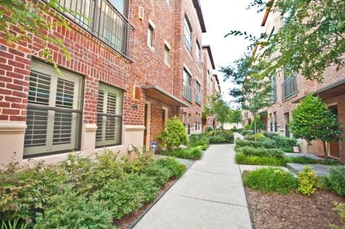 2411 Hall St, Dallas, TX 75204-2834