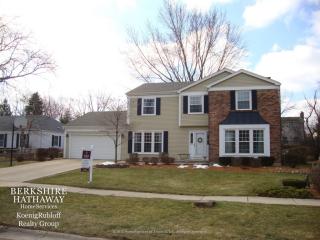 2018 Creekside Dr, Wheaton, IL 60189-7103