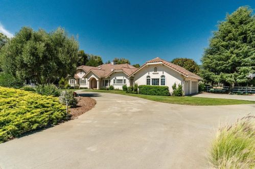 1995 Vincent Dr, San Martin, CA 95046-9659