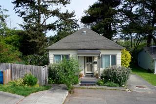 1602 K St, Eureka, CA 95501-2662