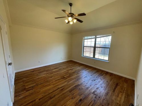 845 Claycourt Cir, Fort Worth TX  76120-2805 exterior