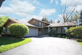 1516 Bailey Rd, Naperville, IL 60565-1702