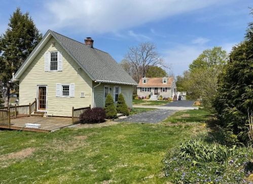 64 Elm St, Colchester, CT 06415-2143