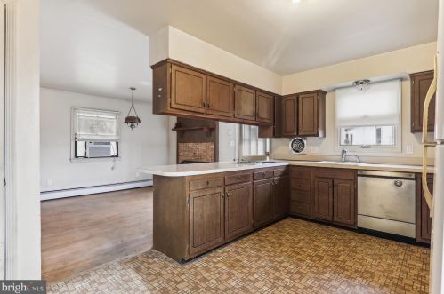 211 Ednor Rd, Silver Spring MD 20905-5134 exterior