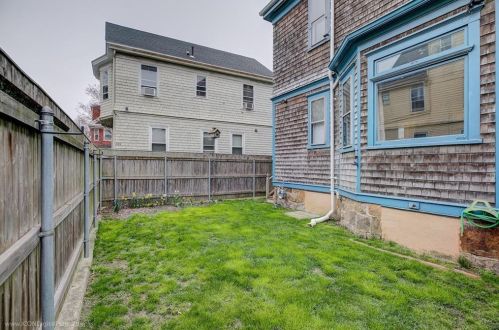 28 Rhode Island Ave, Middletown RI  02840-2607 exterior