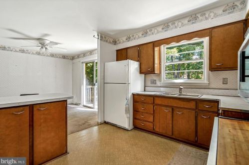 7301 Lackawanna Dr, Springfield VA  22150-4418 exterior