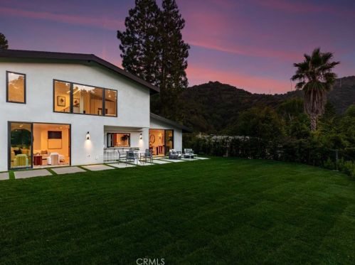 17252 Escalon Dr, Van Nuys CA  91436-4032 exterior