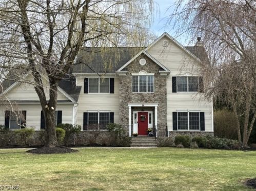4 Lackawanna Dr, Fredon, NJ 07860-5508