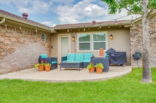 4821 New Hope Rd, Aubrey, TX 76227-6877