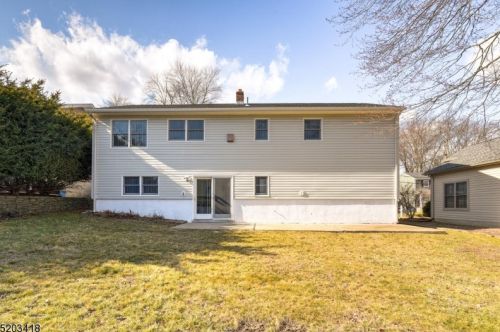 8 Shawger Rd, Parsippany, NJ 07834-1008