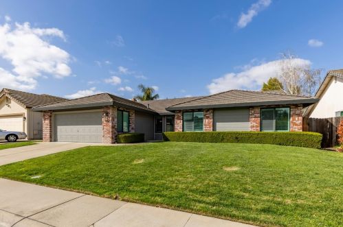 9556 Porto Rosa Dr, Elk Grove, CA 95624-2156