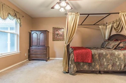 2729 White Rock Dr, Fort Worth TX  76131-2048 exterior