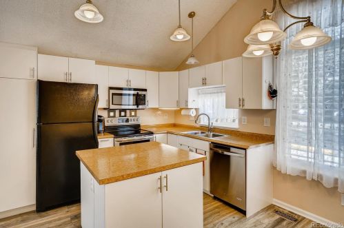 10233 Peakview Ave, Englewood CO 80111-6107 exterior