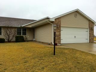 1423 Cobblestone Way, Champaign, IL 61822-2068