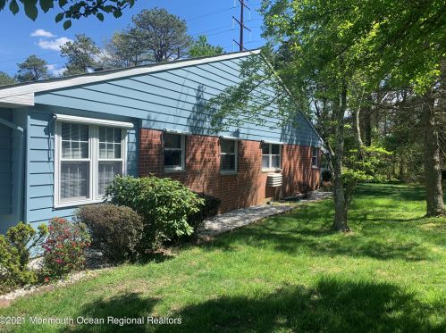 30 Franklin Ln, Lakehurst, NJ 08759-6341