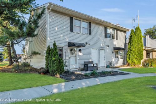 298 Crawford St, Tinton Falls, NJ 07724-2953