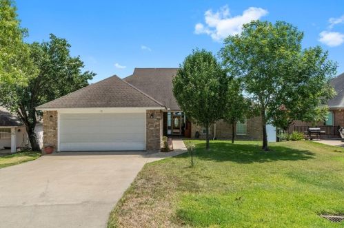 141 Harbour Point Cir, Stephen Creek, TX 77331-3388