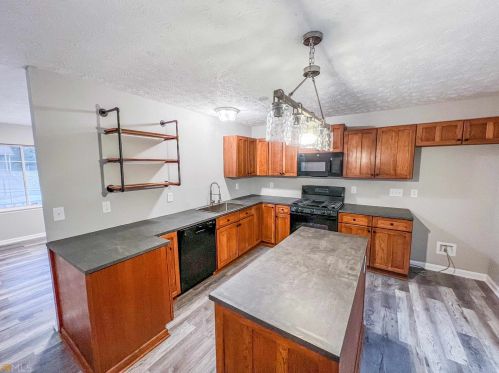 3267 Creekwood Dr, Rex GA 30273-2117 exterior