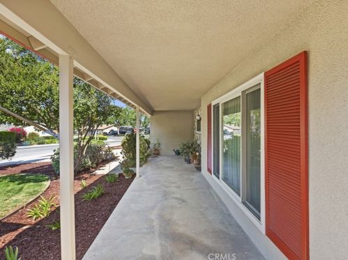 5550 Gloucester Way, Riverside CA  92506-3425 exterior