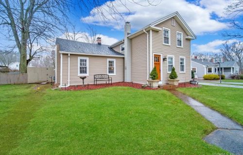 33 Hanover St, Wallingford, CT 06492-1612