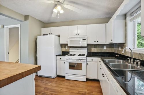 3524 Kennesaw Station Dr, Kennesaw GA  30144-1979 exterior