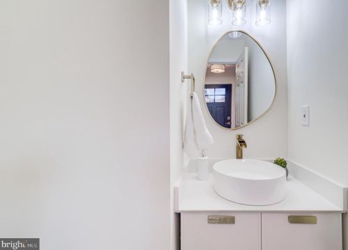 8527 Bauer Dr, Springfield VA  22152-2345 exterior