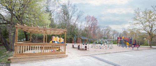 92 Berrywood Dr, Severna Park MD 21146-2001 exterior