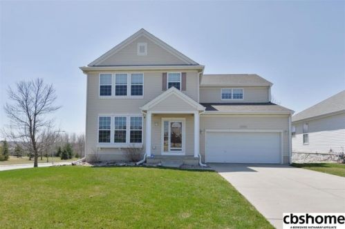 7802 153rd St, Bennington, NE 68007-1565