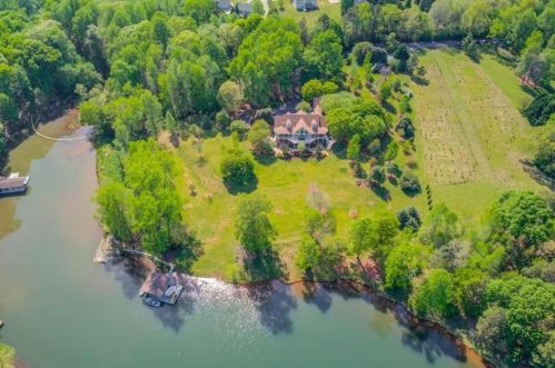 1126 Shoreline Dr, Jefferson GA  30549-2133 exterior