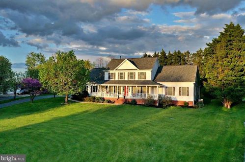 98 Foxhall Rd, Charles Town, WV 25414-2549