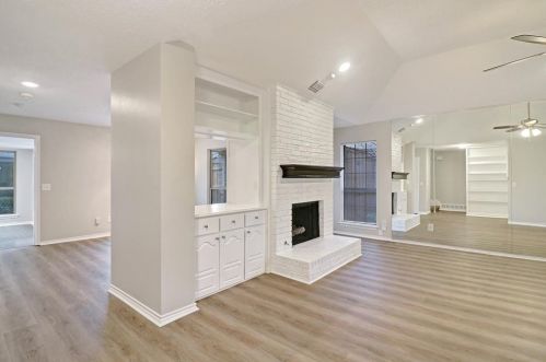 14824 Sopras Cir, Addison TX  75001-4411 exterior