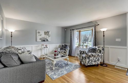 413 Indianwood Dr, Carol Stream, IL 60188-1561