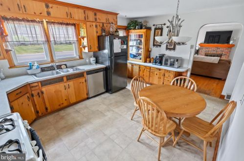 3661 Davidsburg Rd, York PA 17315-4660 exterior