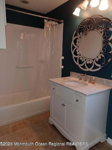 32 Eisele Ave, Tinton Falls NJ  07712-4174 exterior