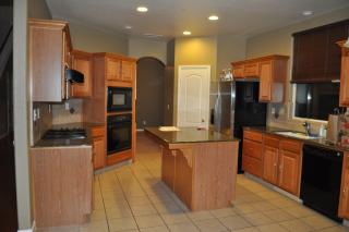 947 Privilege Dr, Lemoore, CA 93245-9323