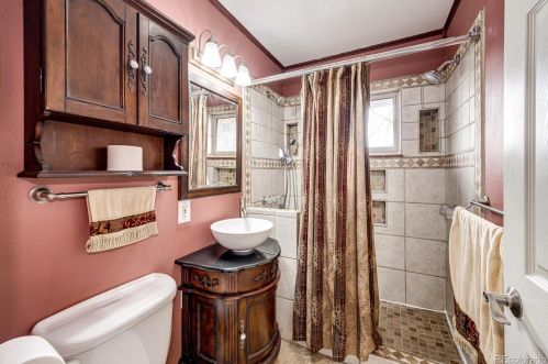 4070 Dartmouth Ave, Denver CO  80222-6861 exterior