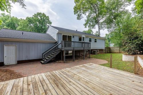 2044 Ellwyn Dr, Atlanta GA  30341-1541 exterior