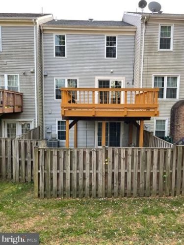 6157 Green Hollow Ct, Springfield VA  22152-1443 exterior