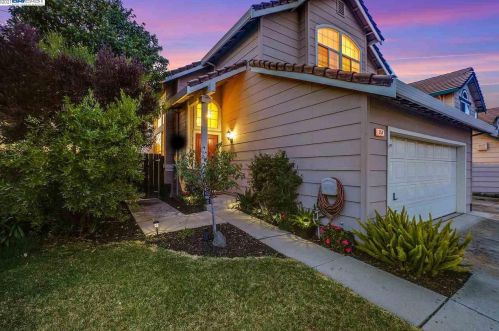 954 Bellflower St, Livermore, CA 94551-6924