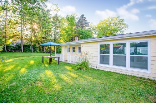 1052 Leith Ave, Waukegan, IL 60085-2522