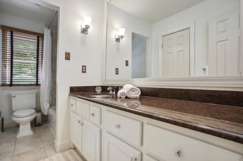 4660 Hitching Post Trl, Atlanta GA  30342 exterior