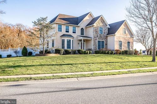 36 Fieldcrest Dr, Columbus, NJ 08022-1966